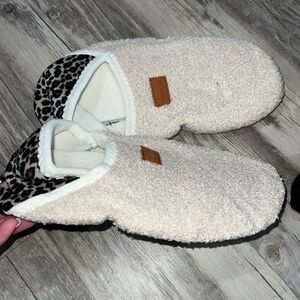 slippers  